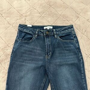 hello girlies once again selling this cute pair of almost famous boot cut Jeans